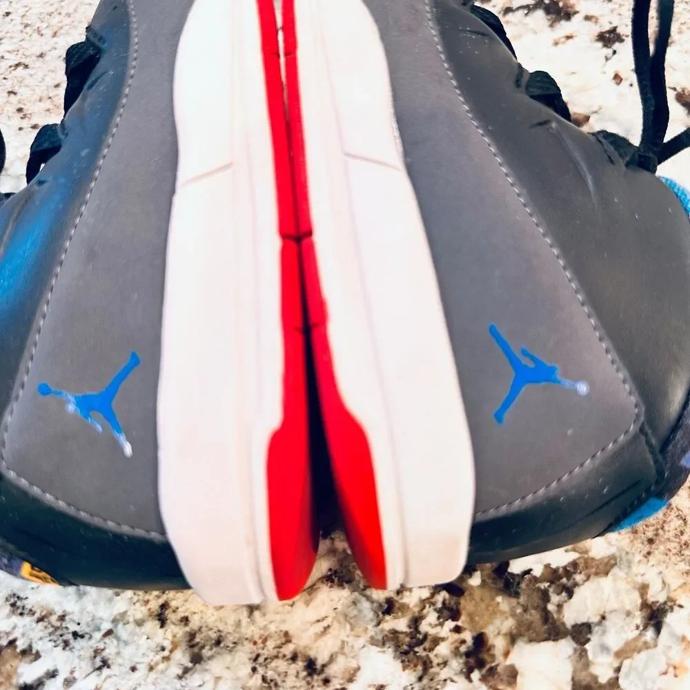 Air Jordan low top fashion sneakers Size 9